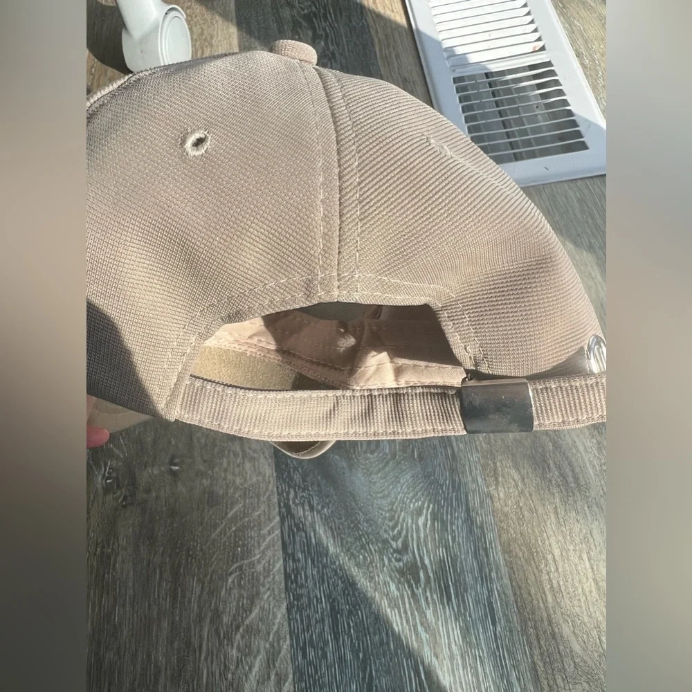 Cream hat - Picture 2 of 3